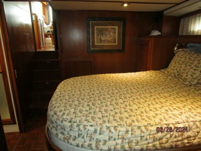 49' DeFever master stateroom aft