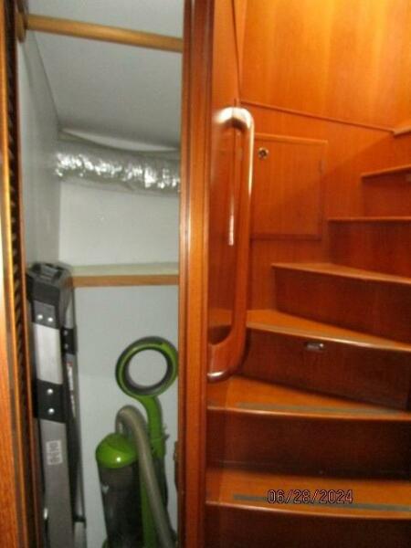 49' DeFever guest companionway