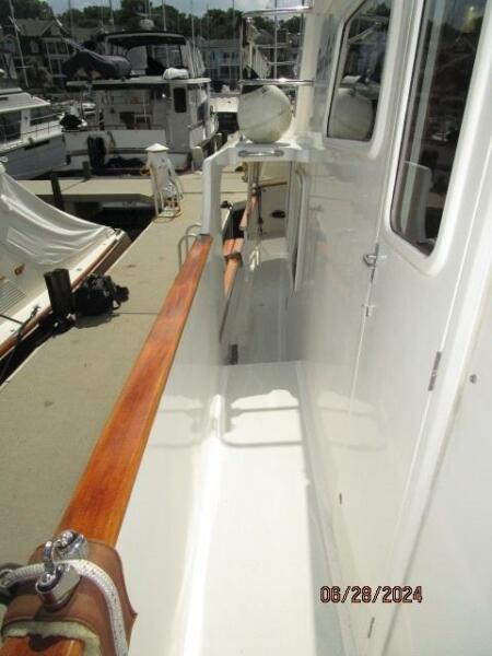 49' DeFever starboard side deck1