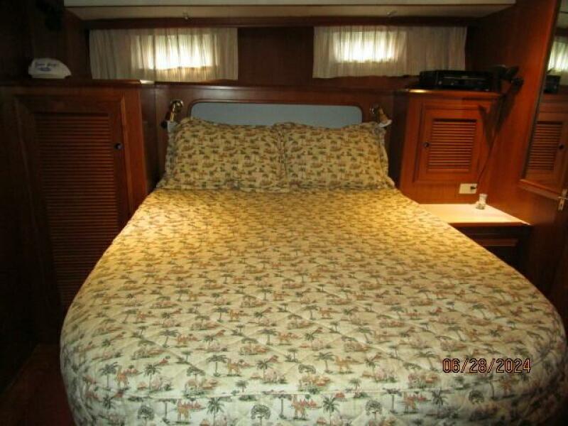 49' DeFever master stateroom port