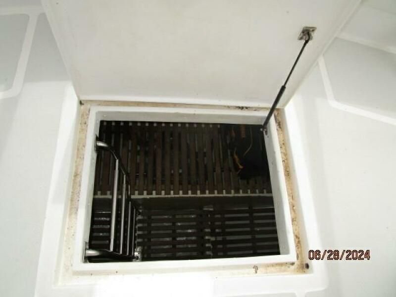 49' DeFever lazarette access