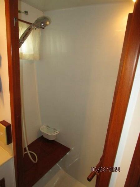 49' DeFever master stateroom shower