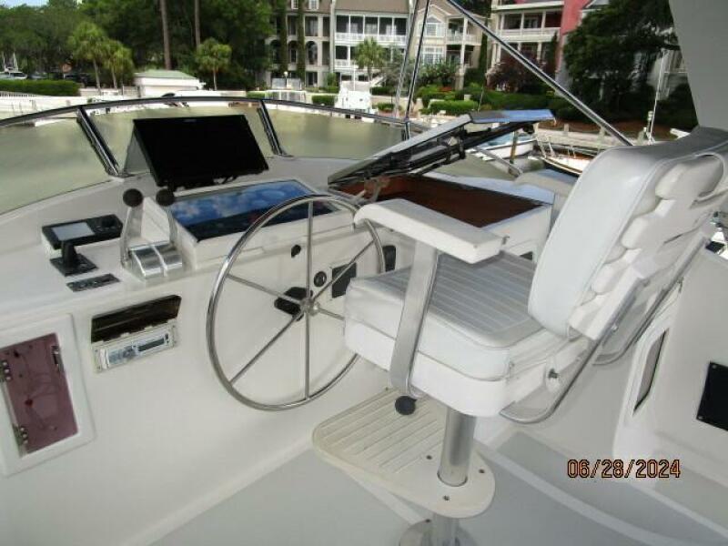 49' DeFever flybridge helm2
