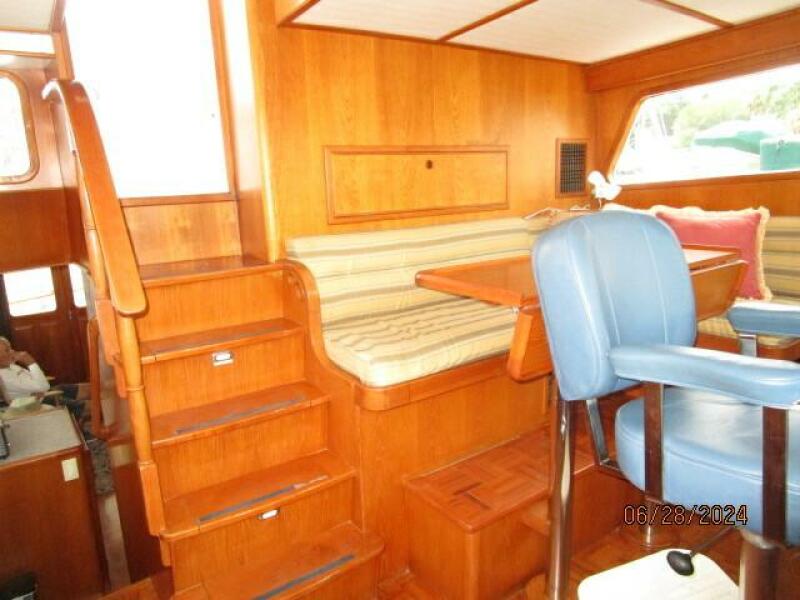 49' DeFever pilothouse aft