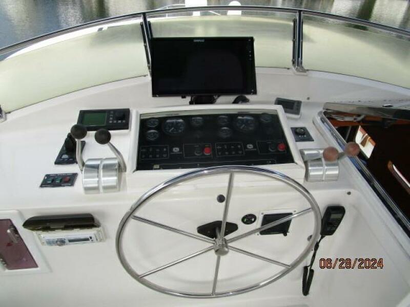 49' DeFever flybridge helm3