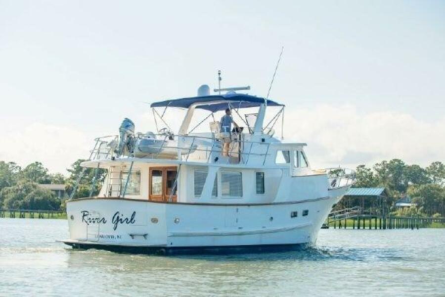 49' DeFever starboard aft profile1