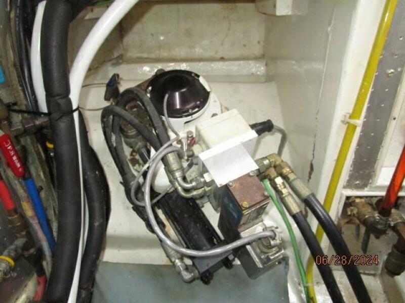 49' DeFever starboard stabilizer head