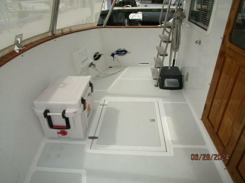 49' DeFever aftdeck port