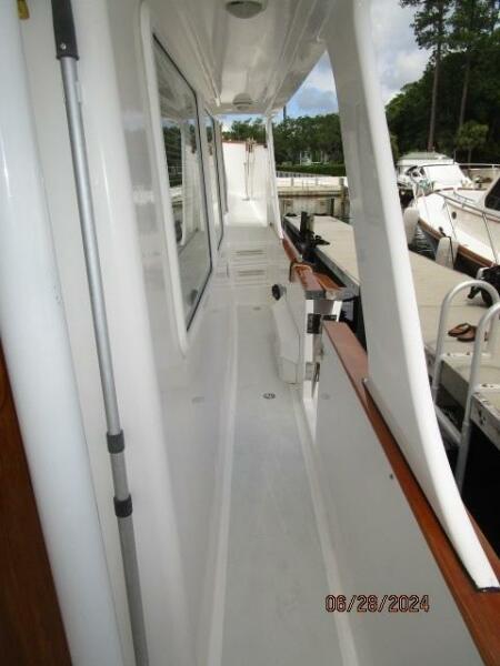 49' DeFever starboard side deck2