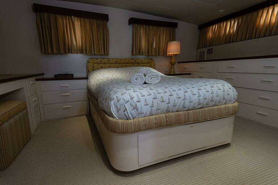 SUMMER SONG 68ft Derecktor Yacht For Sale