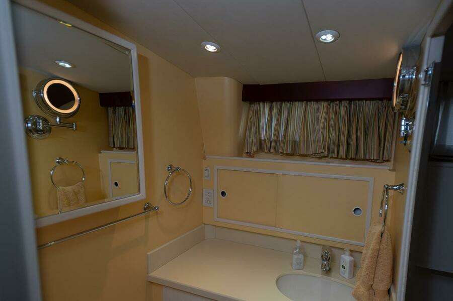 SUMMER SONG 68ft Derecktor Yacht For Sale