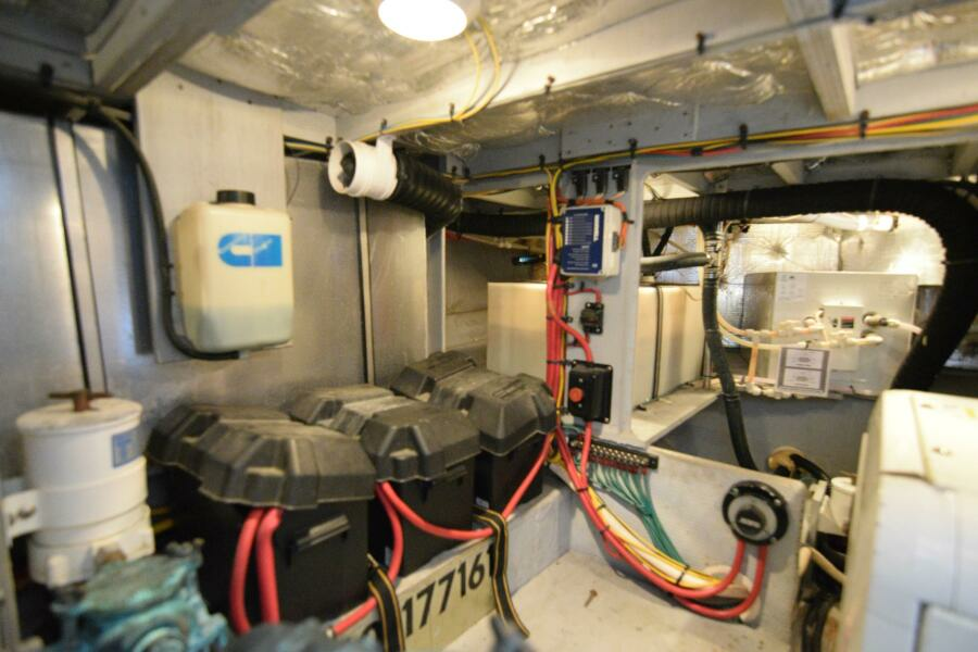 NAUTI  DOGZ 43ft Silverton Yacht For Sale