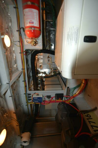 NAUTI  DOGZ 43ft Silverton Yacht For Sale