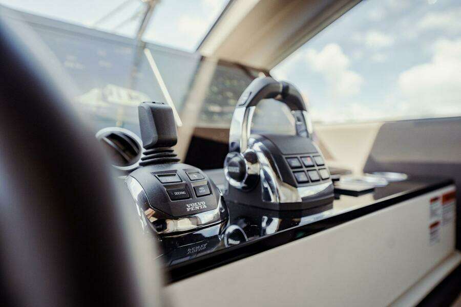 Transcendence 78ft Azimut Yacht For Sale Transcendence 78ft Azimut Yacht For Sale