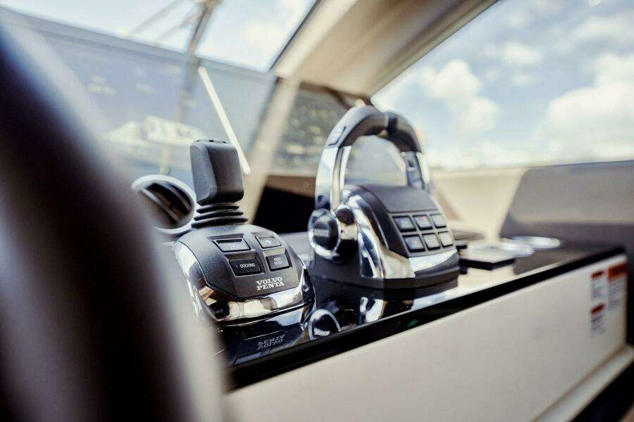 Transcendence 78ft Azimut Yacht For Sale