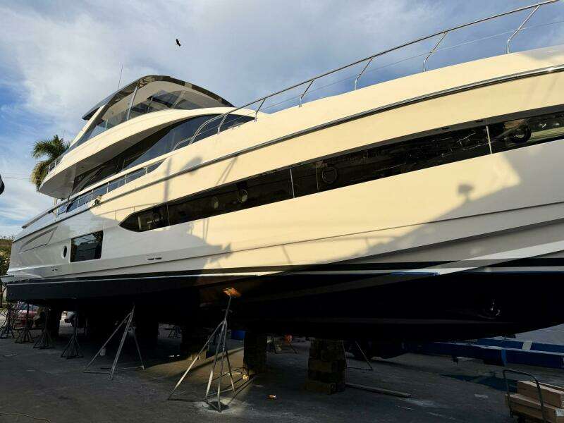 Transcendence 78ft Azimut Yacht For Sale