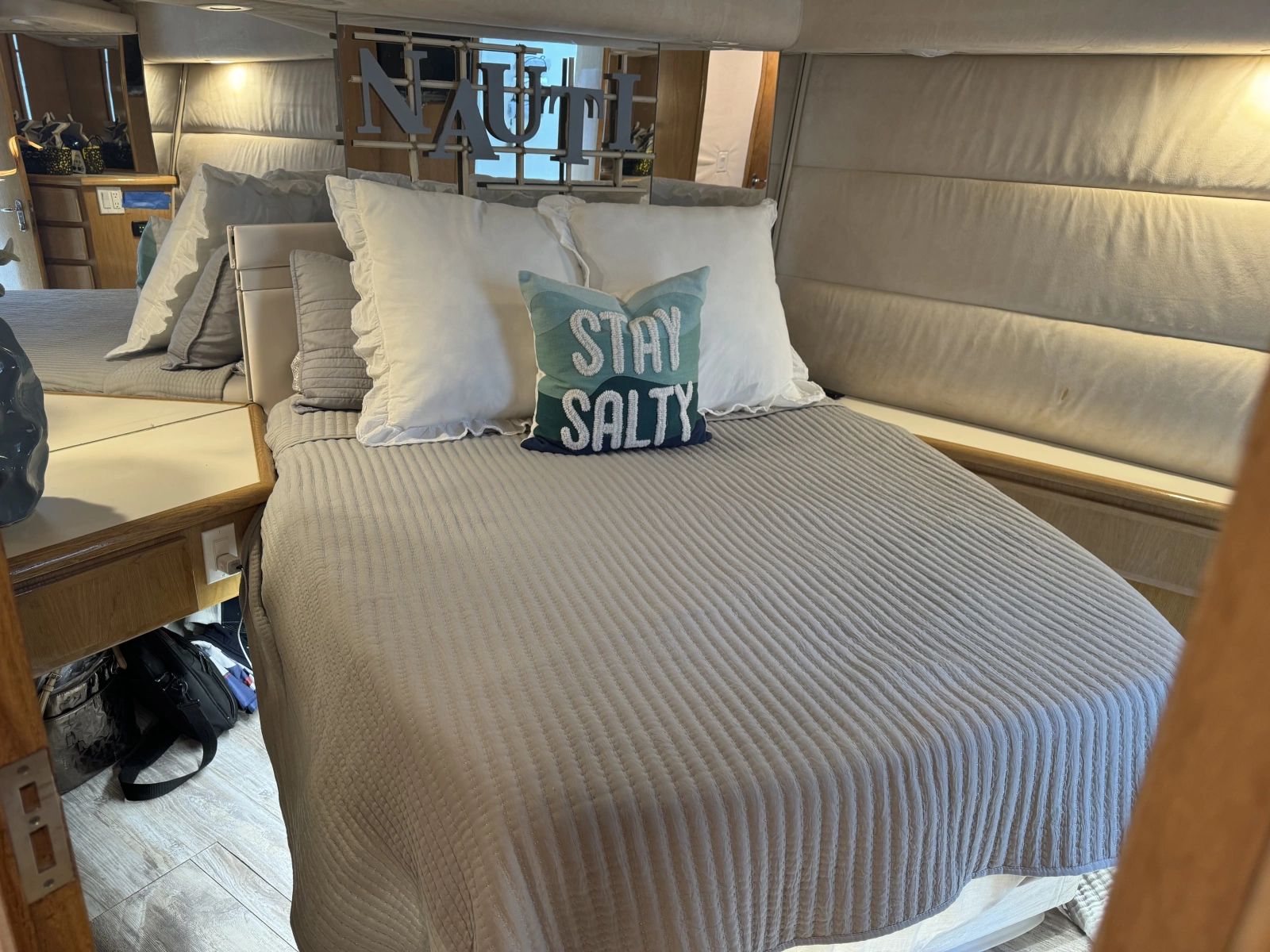 1994 Hatteras 54 Yacht