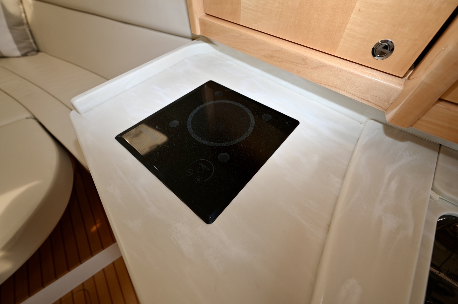 2019 Intrepid 475 Sport Yacht