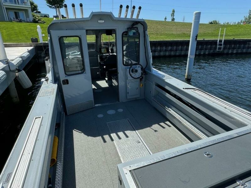24ft Hewescraft Yacht For Sale