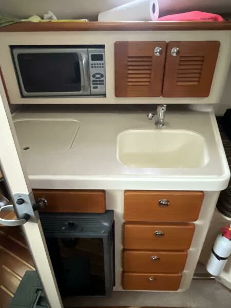 33ft Pursuit Yacht For Sale