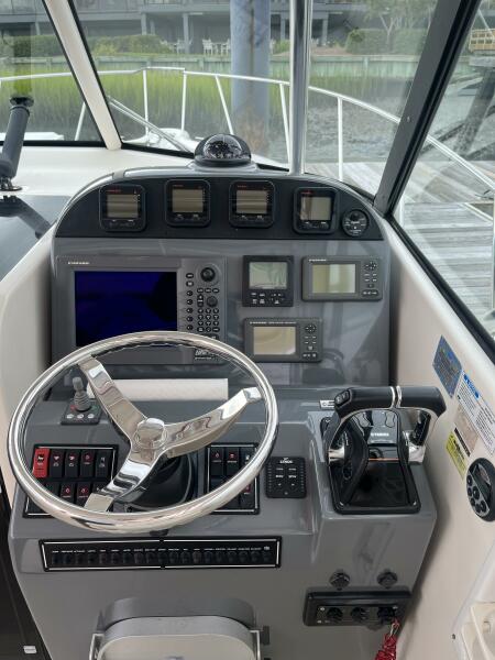 2006 Pursuit 3370 Offshore