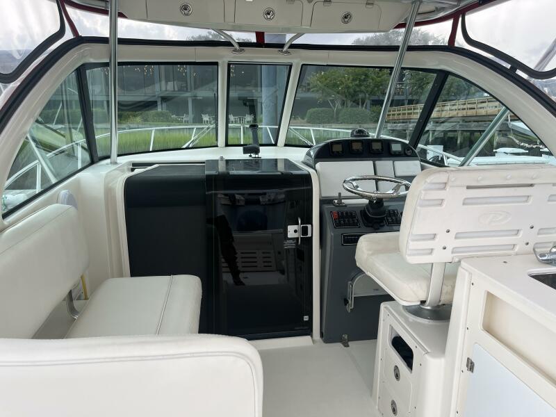 2006 Pursuit 3370 Offshore