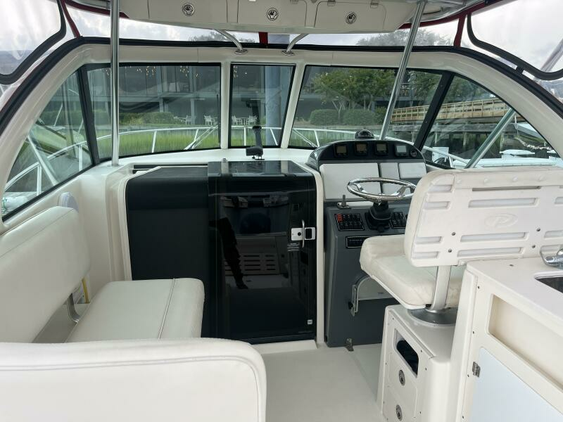 33ft Pursuit Yacht For Sale