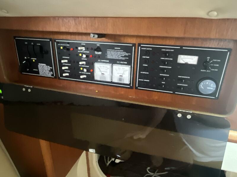 2006 Pursuit 3370 Offshore