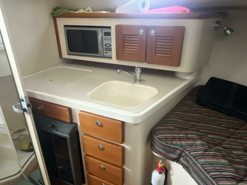 33ft Pursuit Yacht For Sale