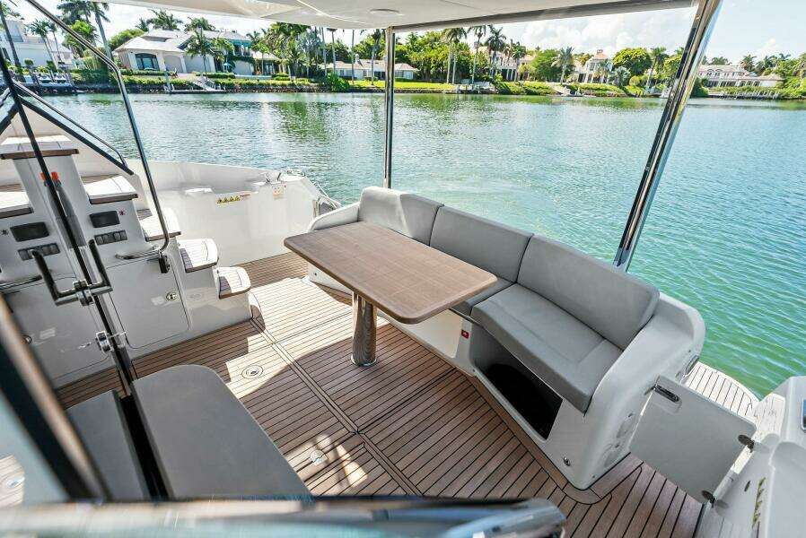 Absolute 47 Fly - Aft Deck