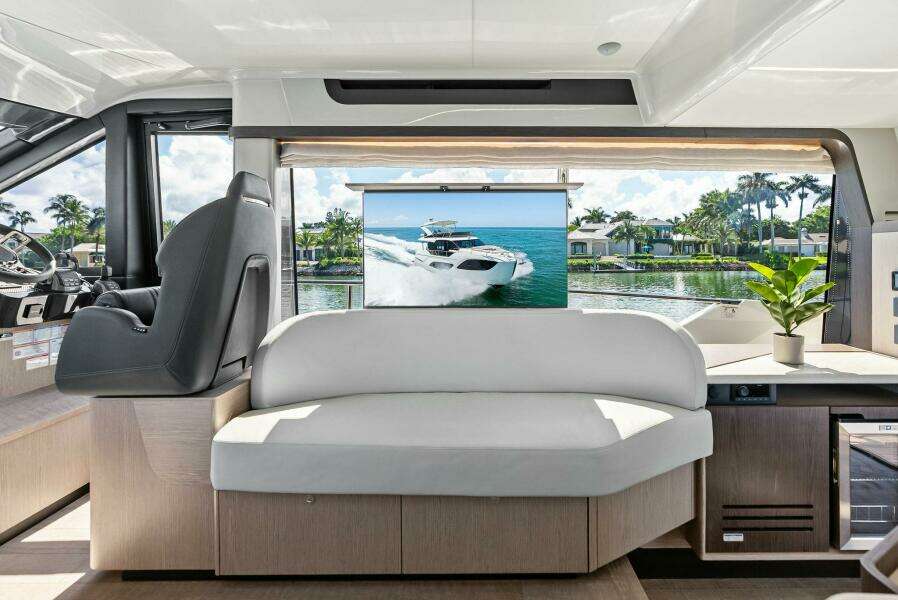 2025 Absolute 47 Fly - Salon Seating 