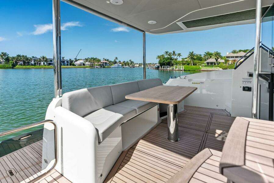 Absolute 47 Fly - Aft Deck