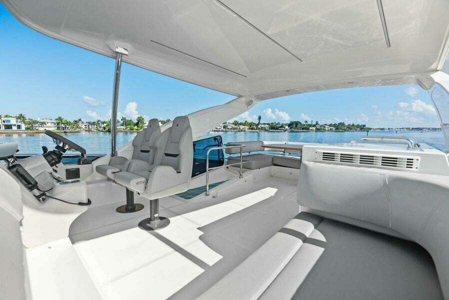 2025 Absolute 47 Fly - Flybridge