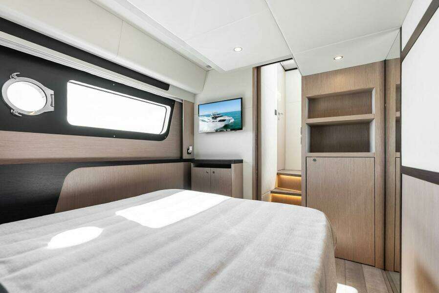 2025 Absolute 47 Fly - VIP Stateroom