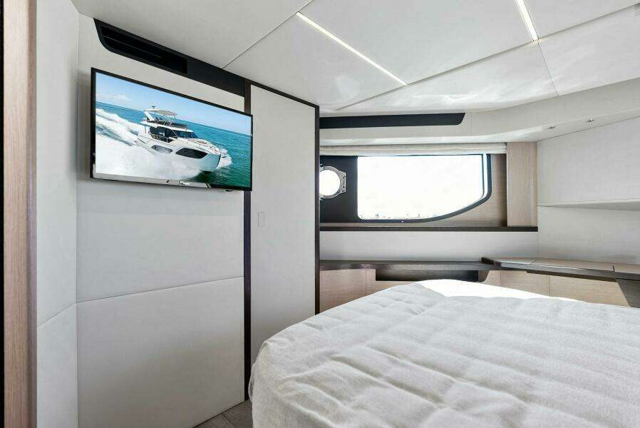 2025 Absolute 47 Fly - Master Stateroom