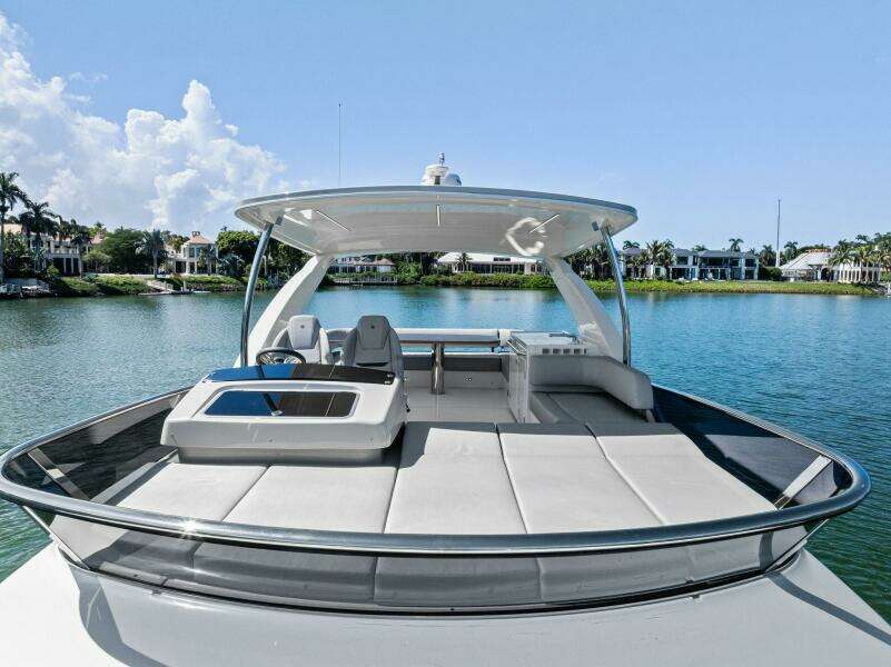 Absolute 47 Fly - Flybridge Sun Pads