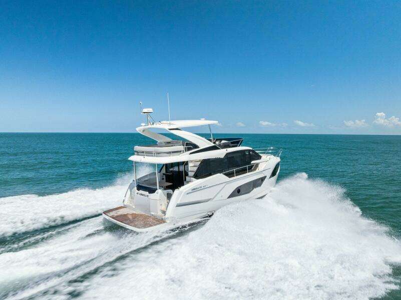 Absolute 47 Fly - Profile Stern 3/4 Starboard