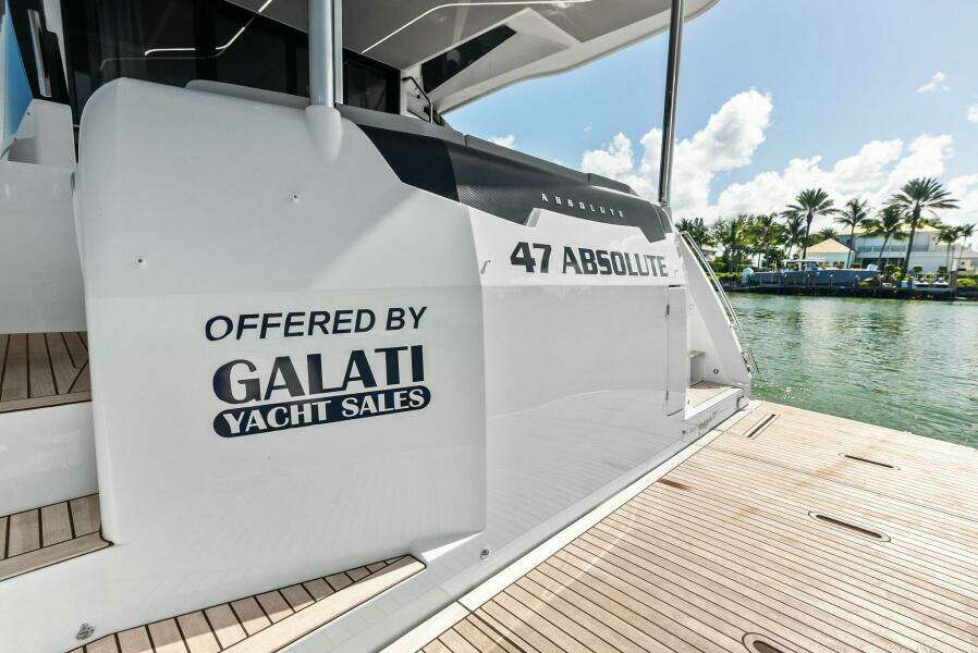 Absolute 47 Fly - Swim Platform