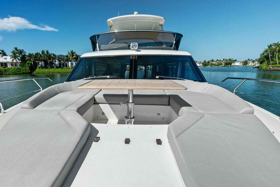 Absolute 47 Fly - Bow Seating