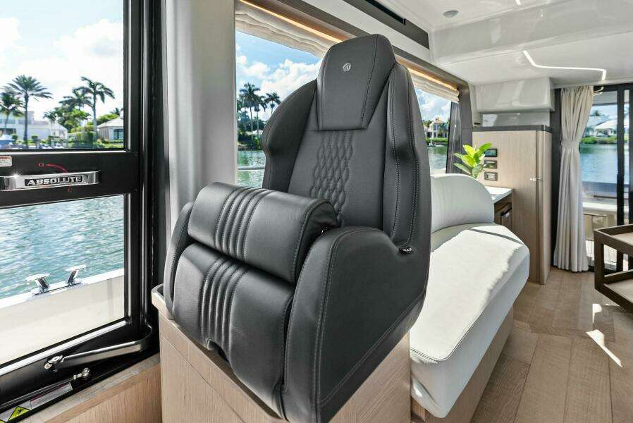 2025 Absolute 47 Fly - Helm Seating