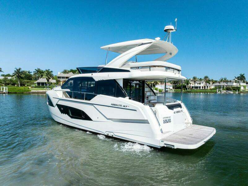 Absolute 47 Fly - Profile Stern 3/4 Port 