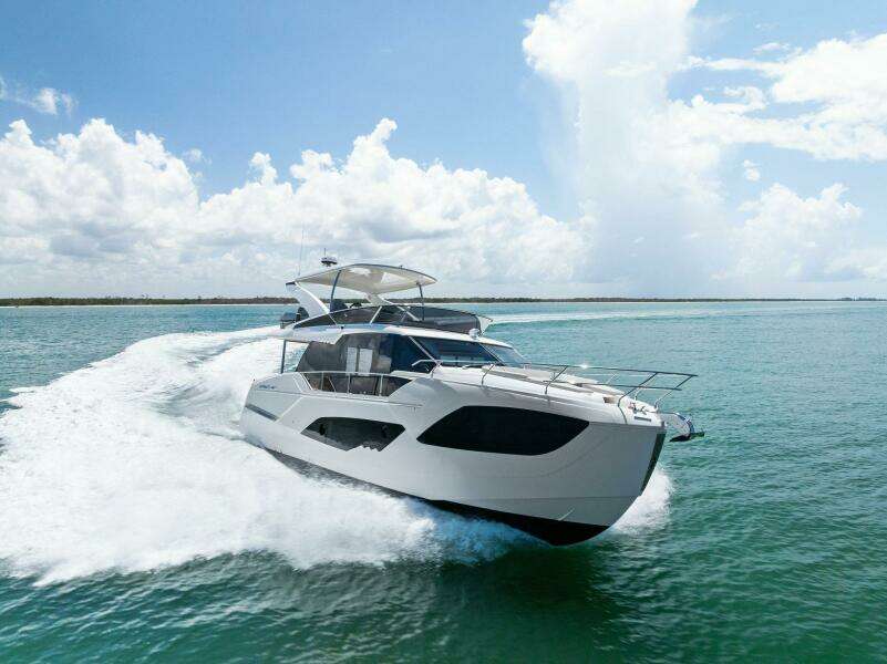 Absolute 47 Fly - Profile Bow 3/4 Starboard 