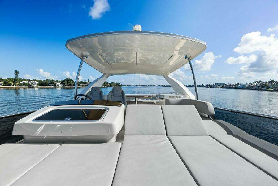 Absolute 47 Fly - Flybridge Sun Pads