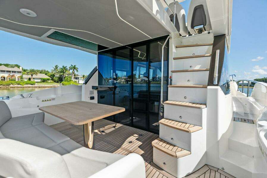Absolute 47 Fly - Aft Deck