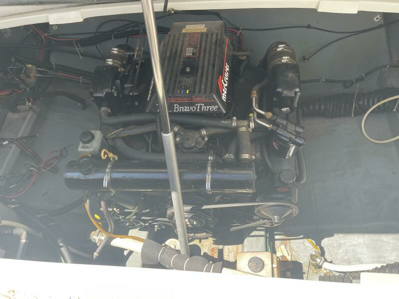 28ft Larson Yacht For Sale