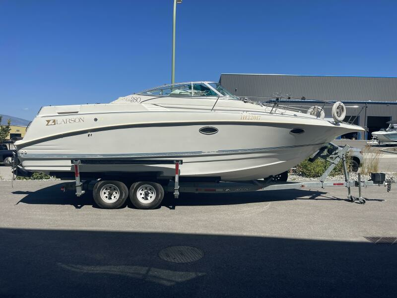 28ft Larson Yacht For Sale