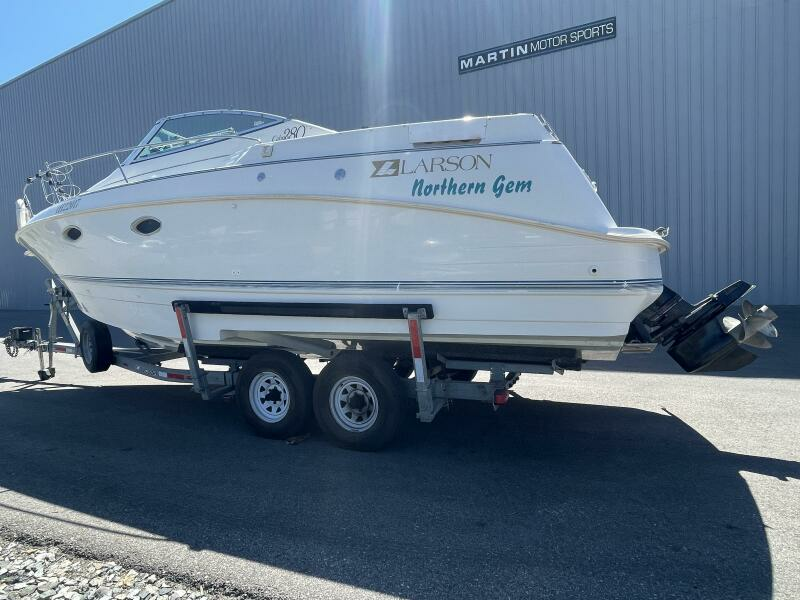 28ft Larson Yacht For Sale