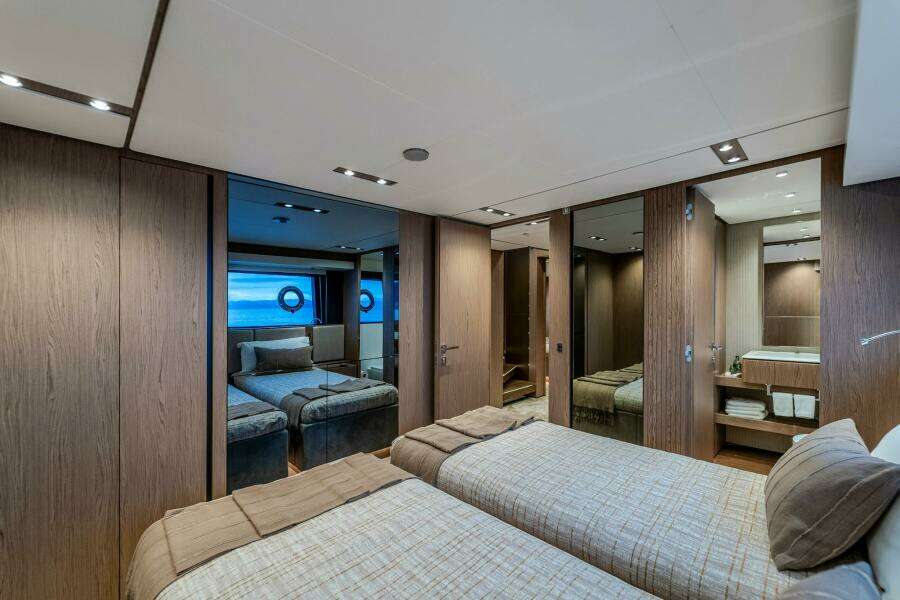 ISOTTA 98ft Ferretti Yachts Yacht For Sale