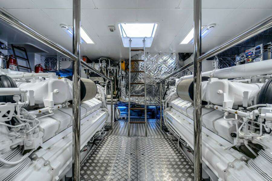 ISOTTA 98ft Ferretti Yachts Yacht For Sale