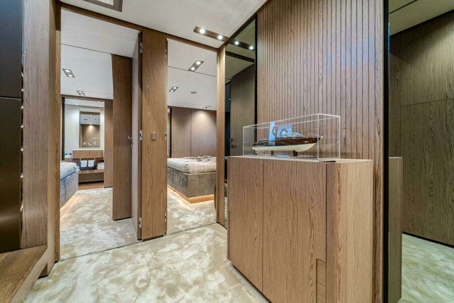 ISOTTA 98ft Ferretti Yachts Yacht For Sale